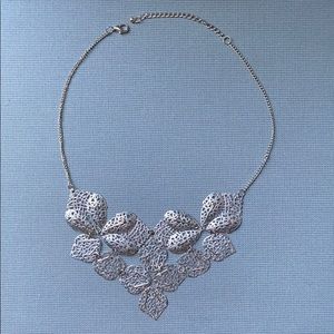 NWOT Silver leaf necklace
